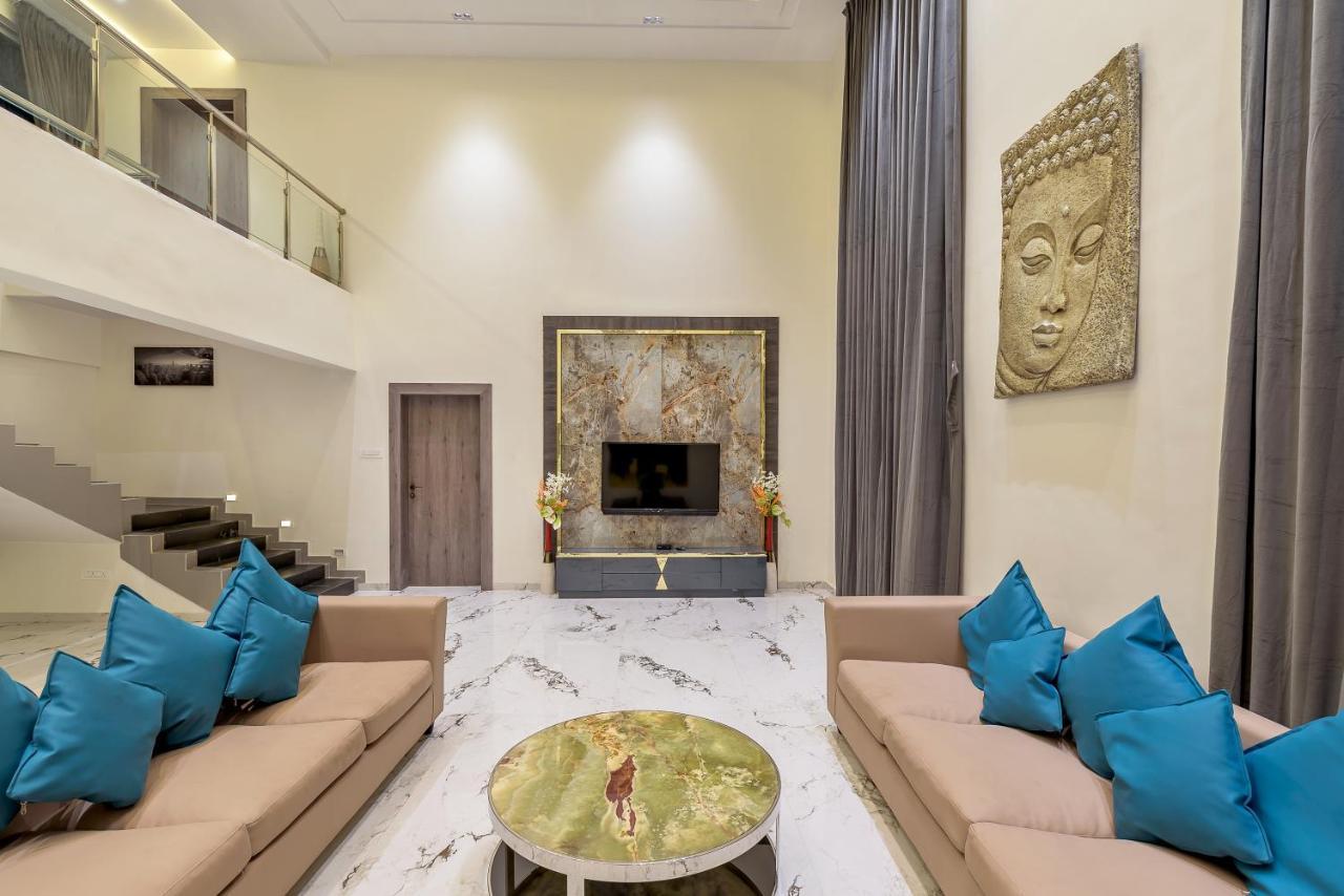 Saffronstays Palm Paradise, Kalyan Khadavli - Swimming Pool With Water Slides, Gazebo And Indoor Games Padghe Eksteriør bilde