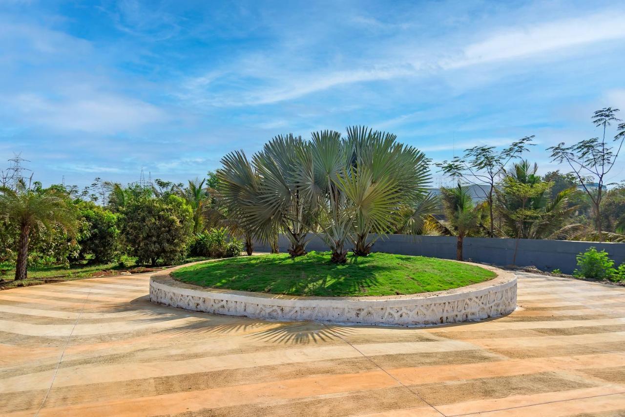Saffronstays Palm Paradise, Kalyan Khadavli - Swimming Pool With Water Slides, Gazebo And Indoor Games Padghe Eksteriør bilde
